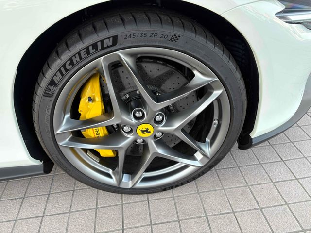 FERRARI Roma Spider