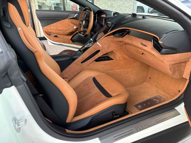 FERRARI Roma Spider