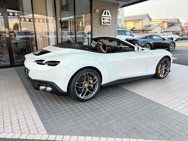 FERRARI Roma Spider