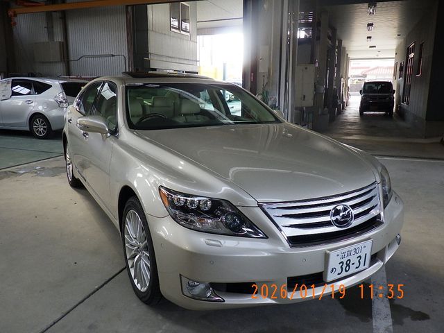 LEXUS LS600hL