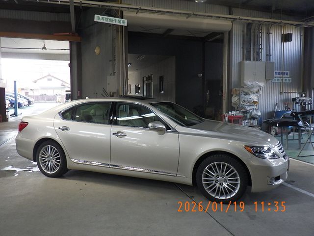 LEXUS LS600hL