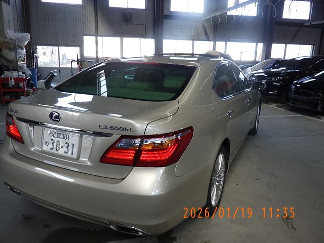 LEXUS LS600hL