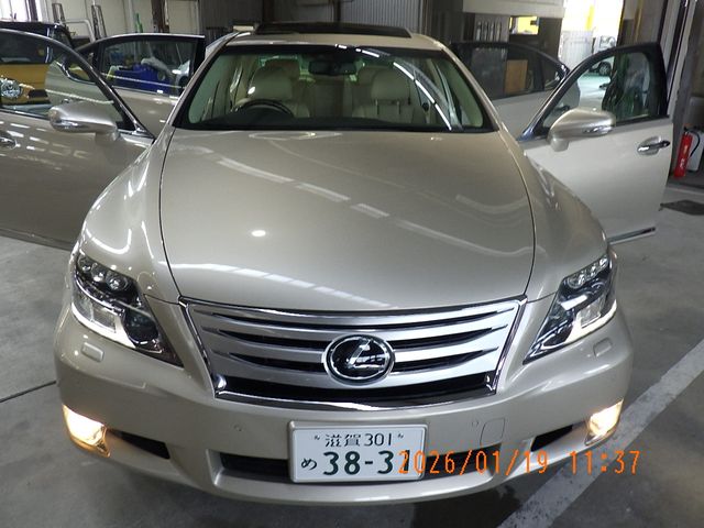 LEXUS LS600hL