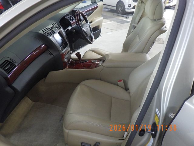 LEXUS LS600hL