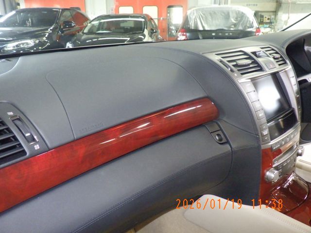 LEXUS LS600hL