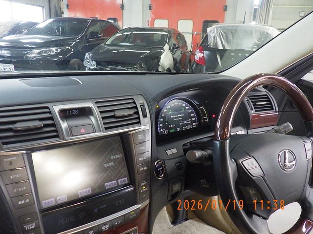 LEXUS LS600hL