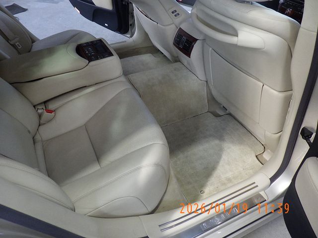 LEXUS LS600hL