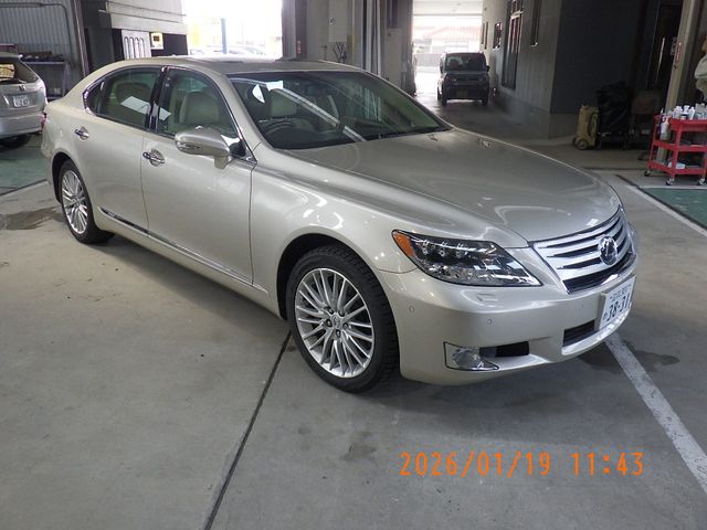 LEXUS LS600hL