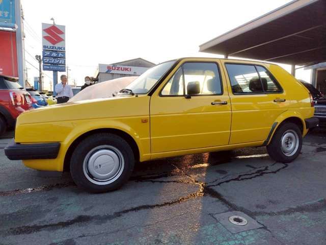 VOLKSWAGEN GOLF