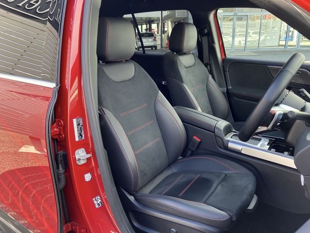 MERCEDES BENZ GLB