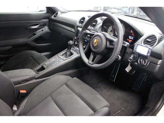 PORSCHE 718 Spyder