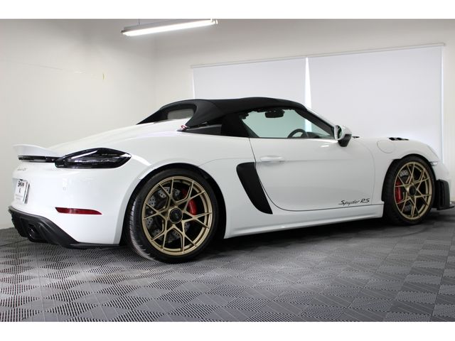 PORSCHE 718 Spyder