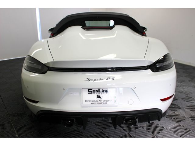 PORSCHE 718 Spyder