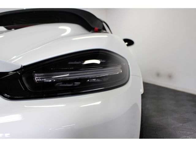 PORSCHE 718 Spyder