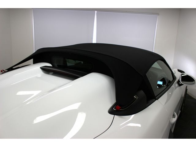 PORSCHE 718 Spyder