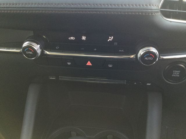 MAZDA3 SEDAN