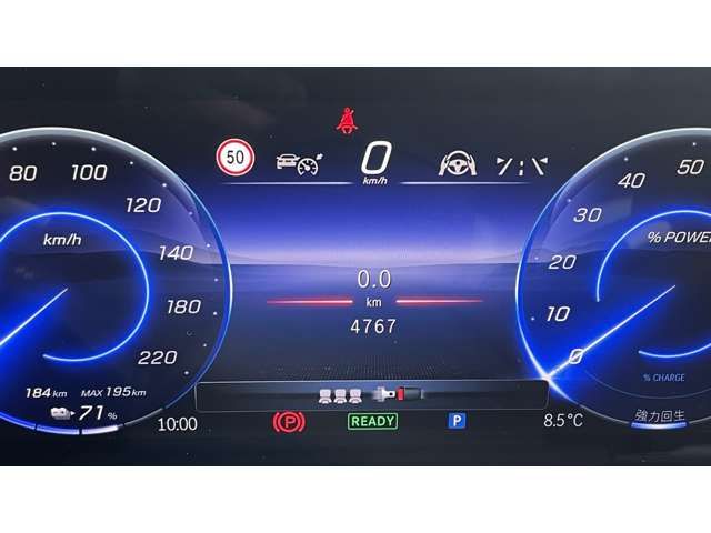 MERCEDES BENZ EQA