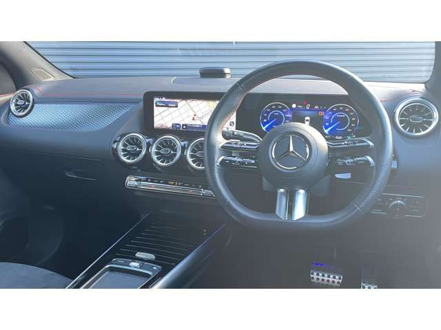 MERCEDES BENZ EQA