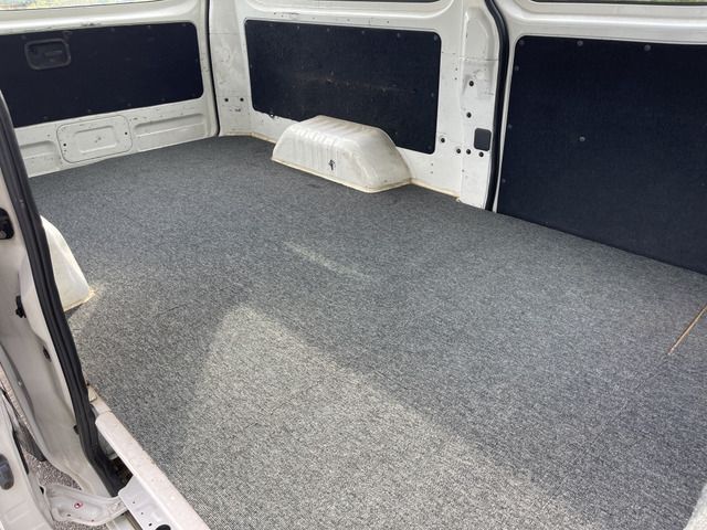 NV350 CARAVAN 4WD