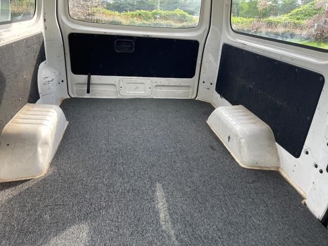 NV350 CARAVAN 4WD