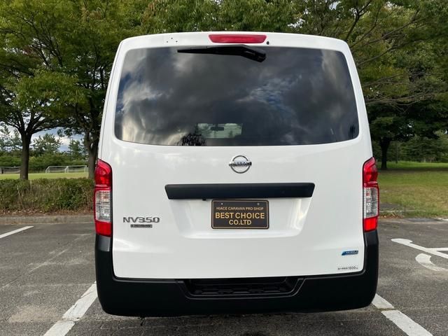 NV350 CARAVAN 4WD