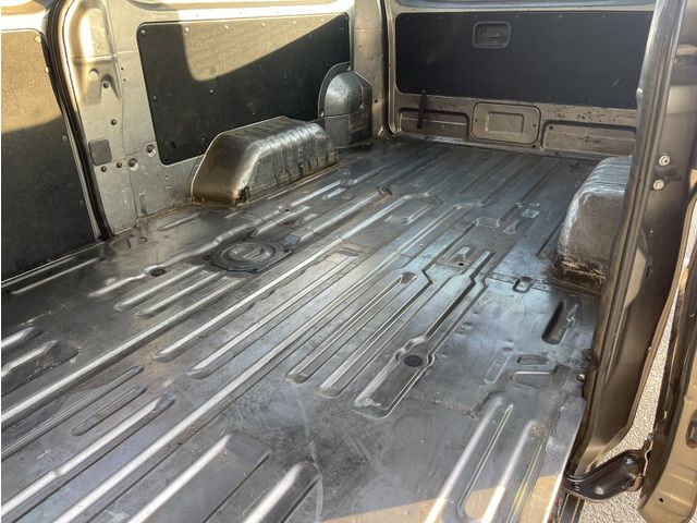 NV350 CARAVAN 4WD