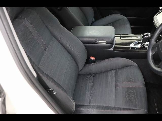 CROWN sedan hybrid