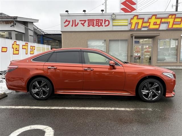CROWN sedan hybrid 4WD