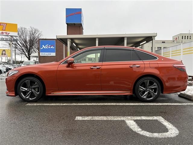 CROWN sedan hybrid 4WD