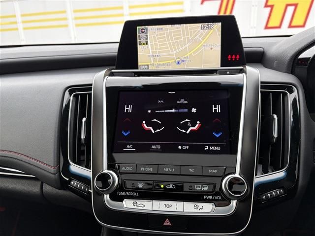 CROWN sedan hybrid 4WD