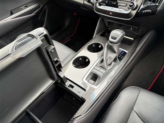 CROWN sedan hybrid 4WD
