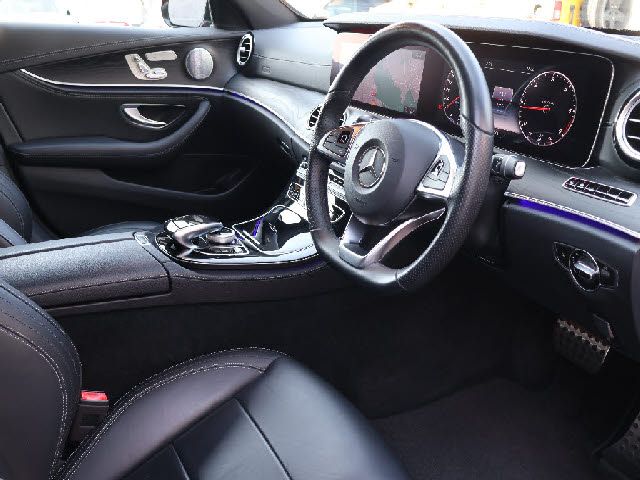 MERCEDES BENZ E-Class sedan