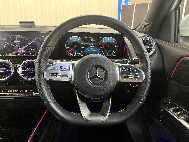 MERCEDES BENZ GLB