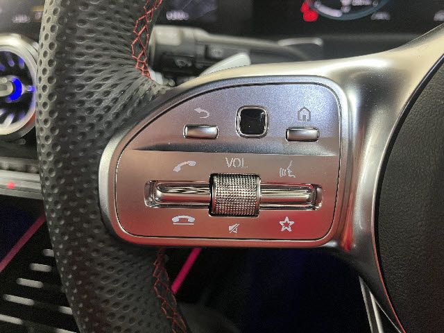 MERCEDES BENZ GLB