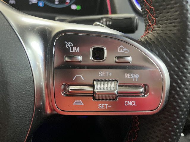 MERCEDES BENZ GLB