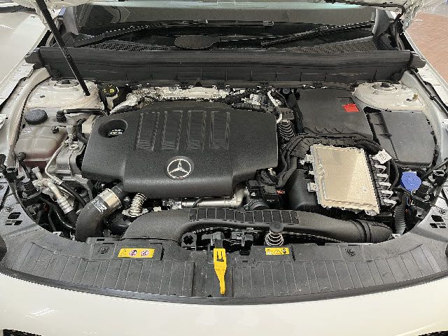 MERCEDES BENZ GLB
