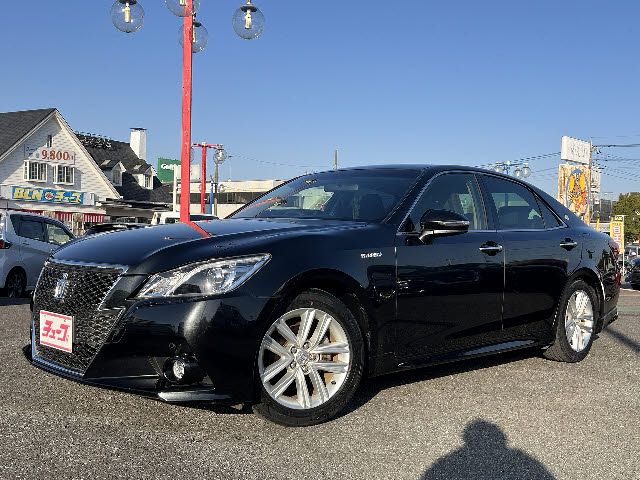CROWN sedan hybrid
