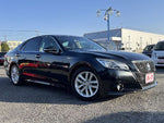 CROWN sedan hybrid