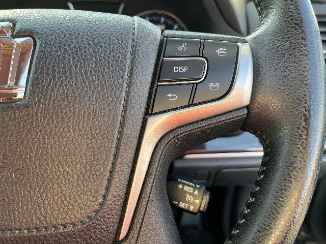 CROWN sedan hybrid