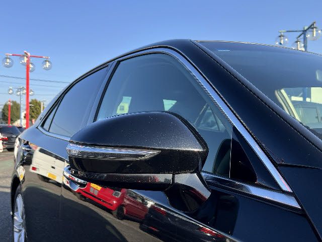 CROWN sedan hybrid