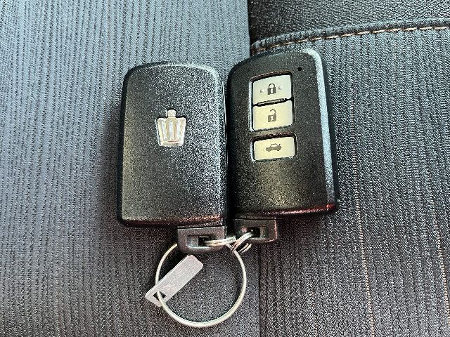 CROWN sedan hybrid