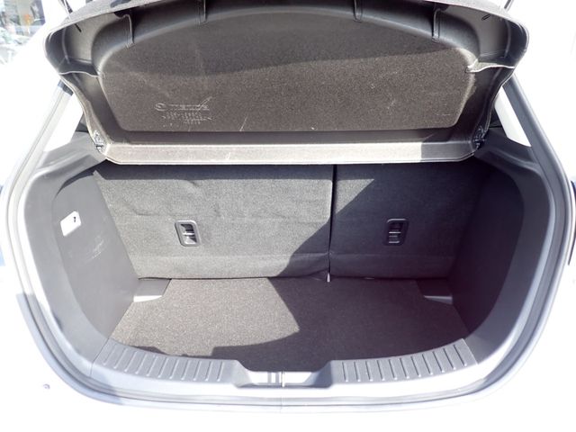MAZDA2