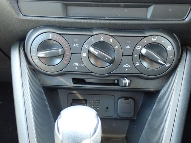 MAZDA2