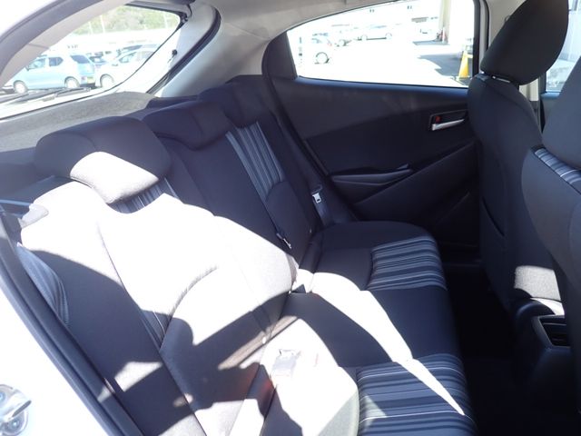 MAZDA2