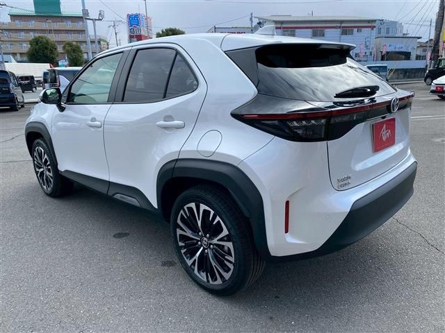 YARIS CROSS