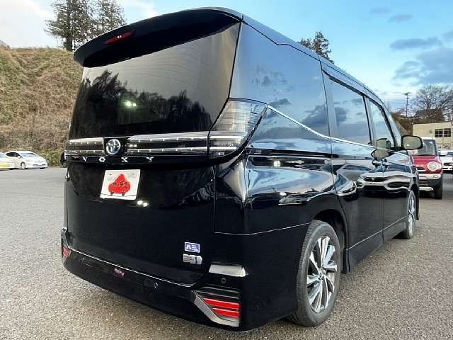 VOXY HYBRID