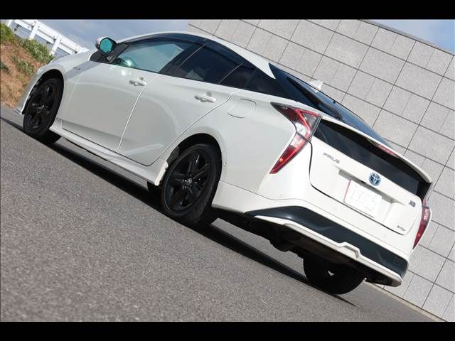 PRIUS 4WD