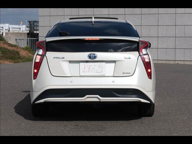 PRIUS 4WD