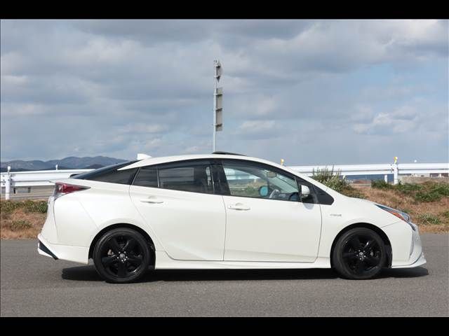 PRIUS 4WD