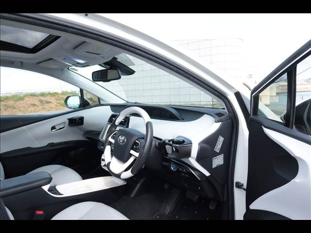 PRIUS 4WD